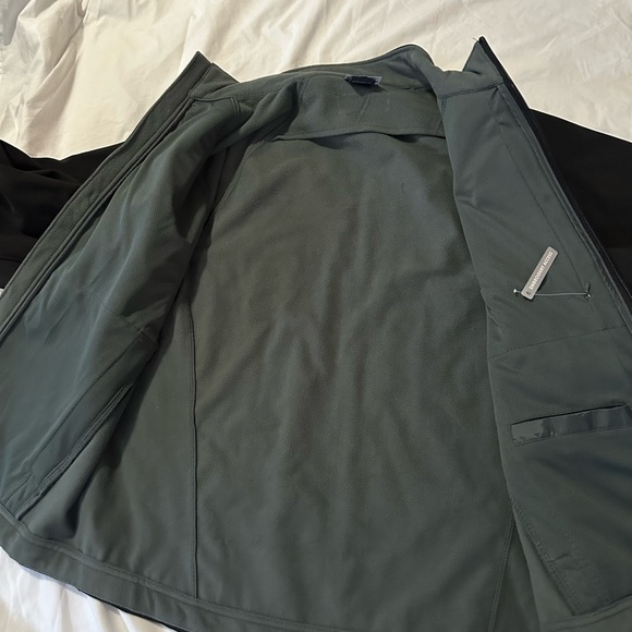 Men’s new Mercedes-Benz jacket with the tag have size XL authentic 100% - Picture 2 of 10